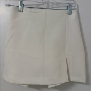 NWOT Zara White Mini Skort with Front Pleat